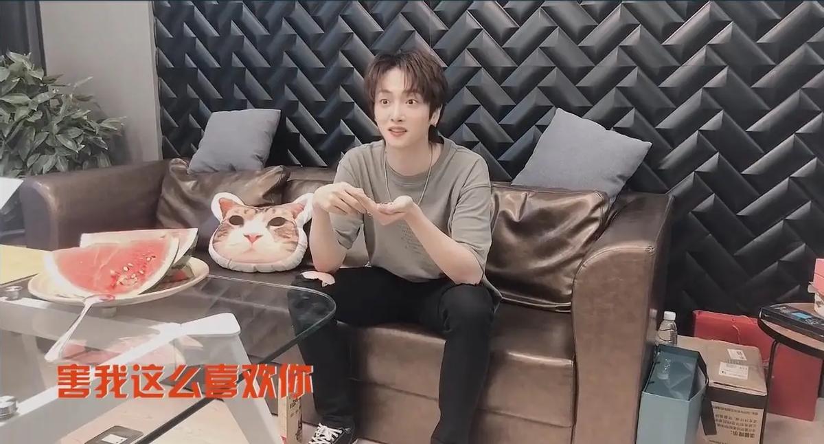 过气明星落魄现状,内地4位过气艺人现状卑微求工作