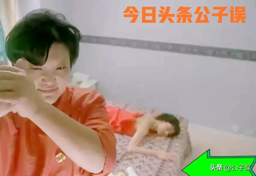 她拒绝登上情色杂志的封面，转身一脱成名，如今专演八路军女战士