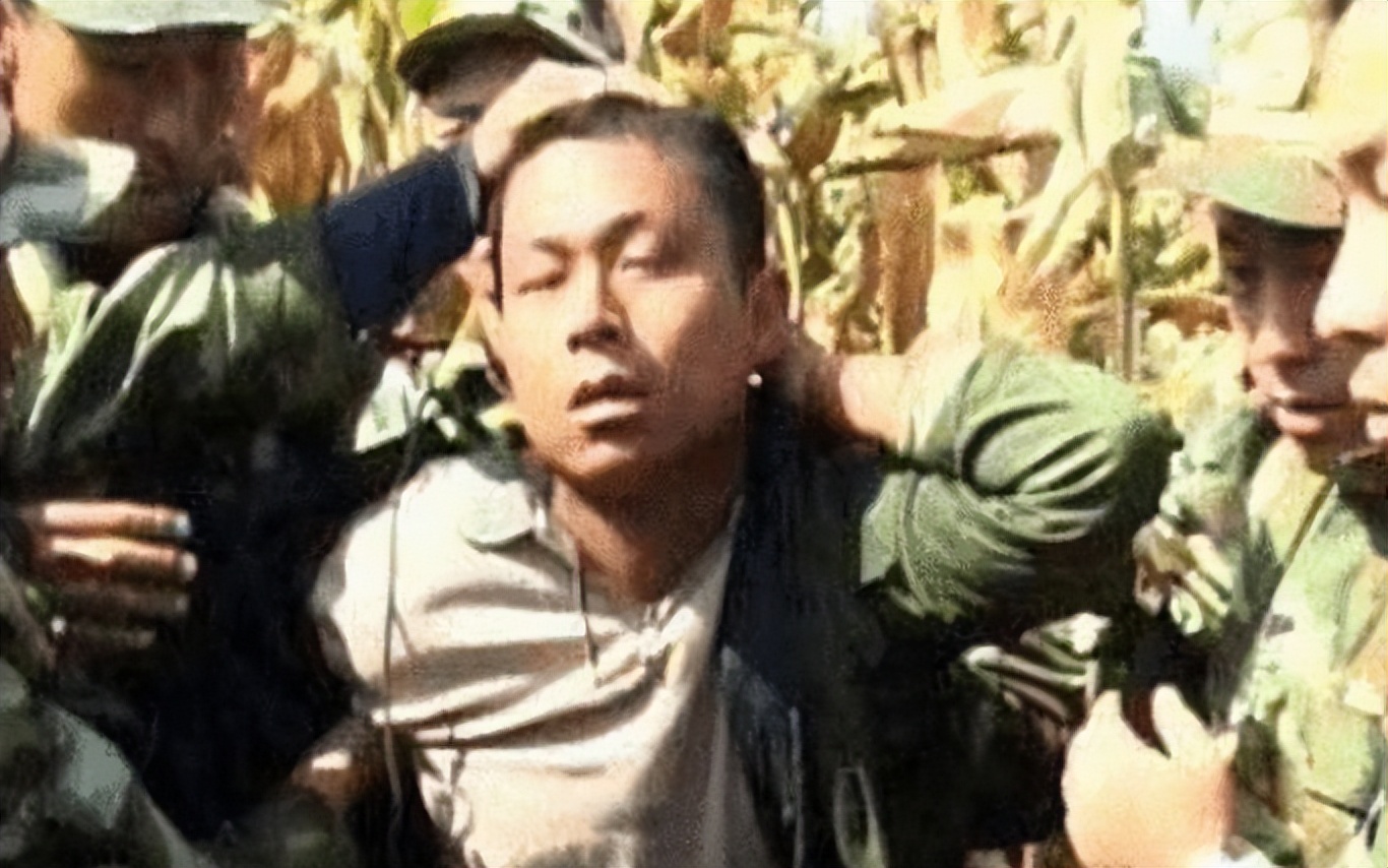 两个兵王叛逃，与一千多军警对峙3天，放大火烧山才将他俩制服！