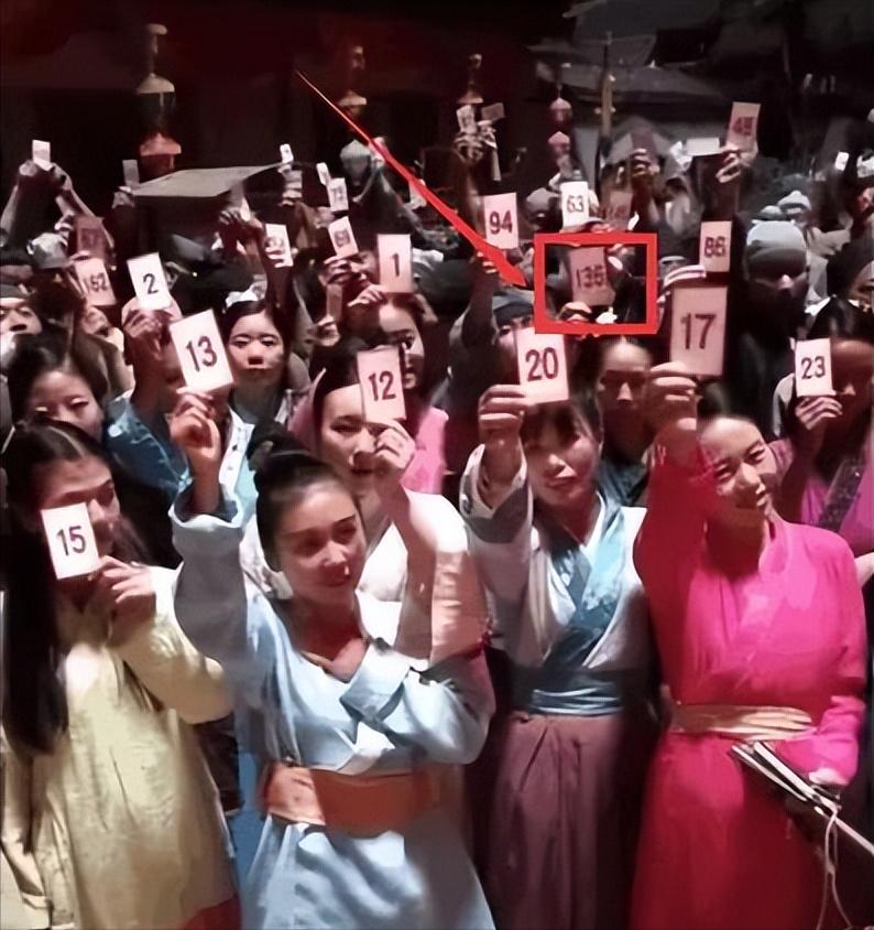 横店群演的悲惨事件,20万横店群演现状美女成群