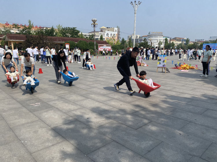 幼儿园小手拉大手运动会,大手拉小手幼儿园亲子活动