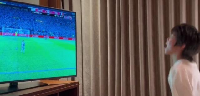 2023梅西夺冠阿根廷激动现场,2022梅西夺冠巴萨什么反应