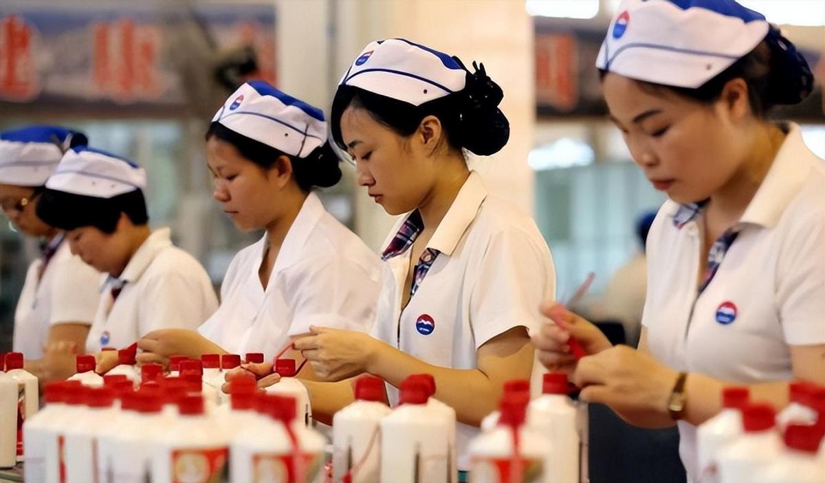 茅台酒厂怎么防止工人偷喝茅台,3000一瓶的茅台酒是什么人在喝