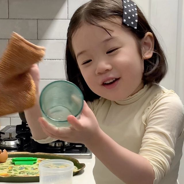 最近超火的可爱小女孩表情包,小女孩可爱萌表情包