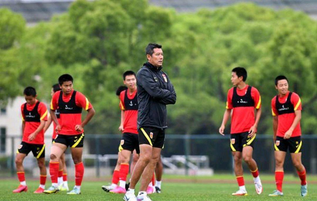 U17国足3-2击败卡塔尔体现拼搏精神中国足球一代更比一代强