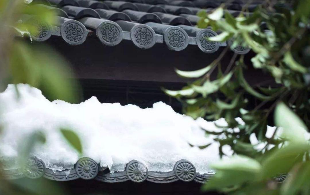 自建房房顶琉璃瓦利弊,树脂瓦红顶白底好用