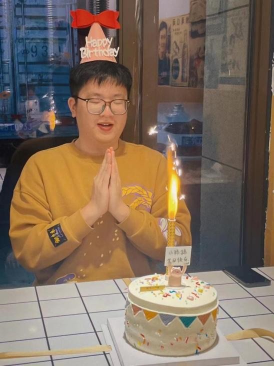 90后边上班边创业月入5万,90后辞掉月薪6000的工作创业