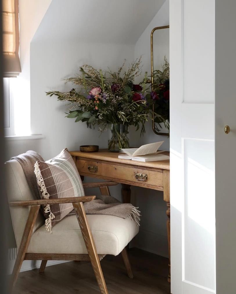 高级感原木风客厅设计,英国女子装修新房