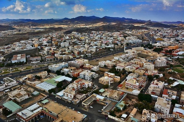 沙特有钱为什么不治理沙漠,沙特为什么能把首都建在沙漠