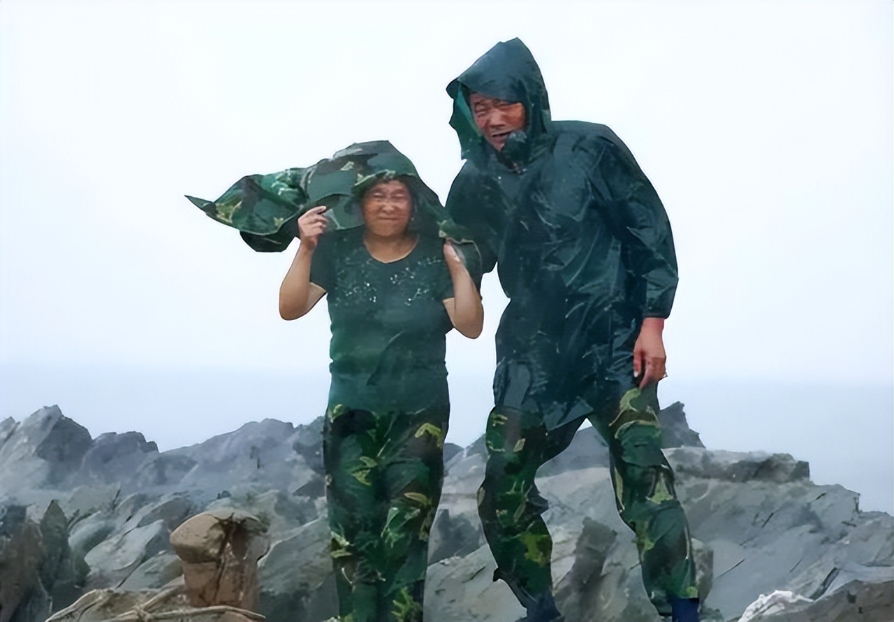夫妻驻守孤岛32年,夫妇坚守孤岛32年