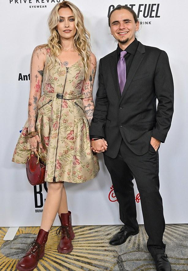 杰克逊女儿写真照,杰克逊和女儿的近照