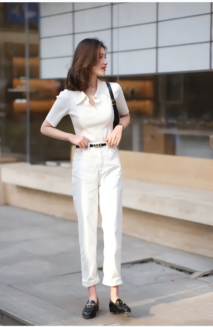 春夏流行的白裤子5种穿搭方法，清爽又自在