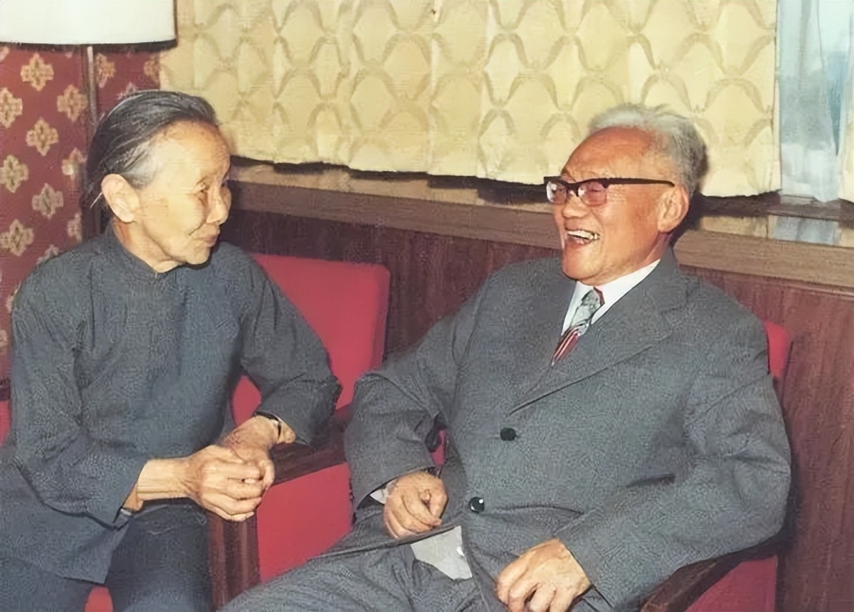 巴金死前30秒视频,巴金去世多少年了