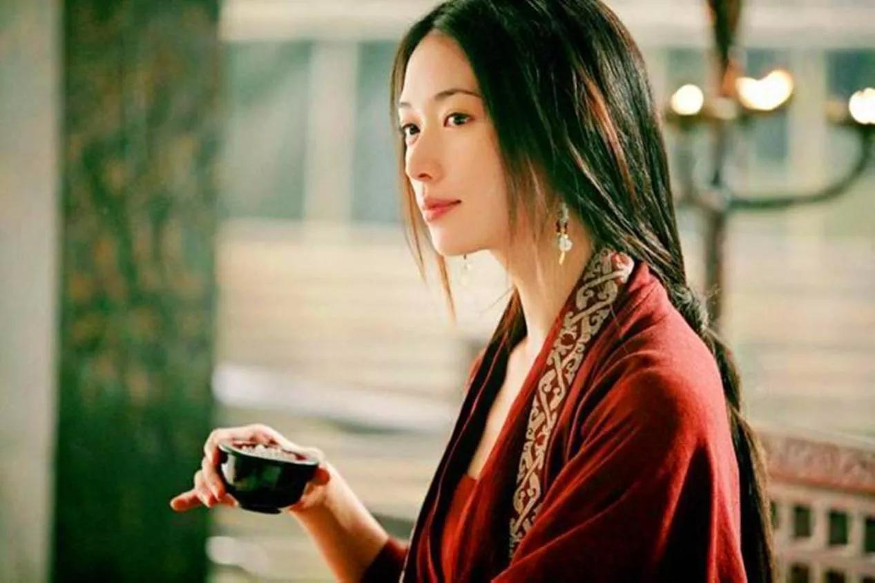 冬天，女人要常喝这4种茶，驱寒暖胃又养颜，整个冬天手脚不冰凉