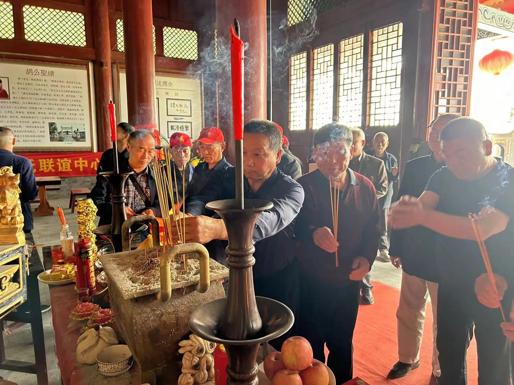 瞻仰胡氏受姓始祖公满陵墓及观光沿途景物