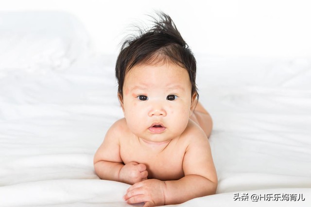 婴幼儿吃鸡蛋过敏的症状,婴儿对鸡蛋过敏怎么样迅速解决