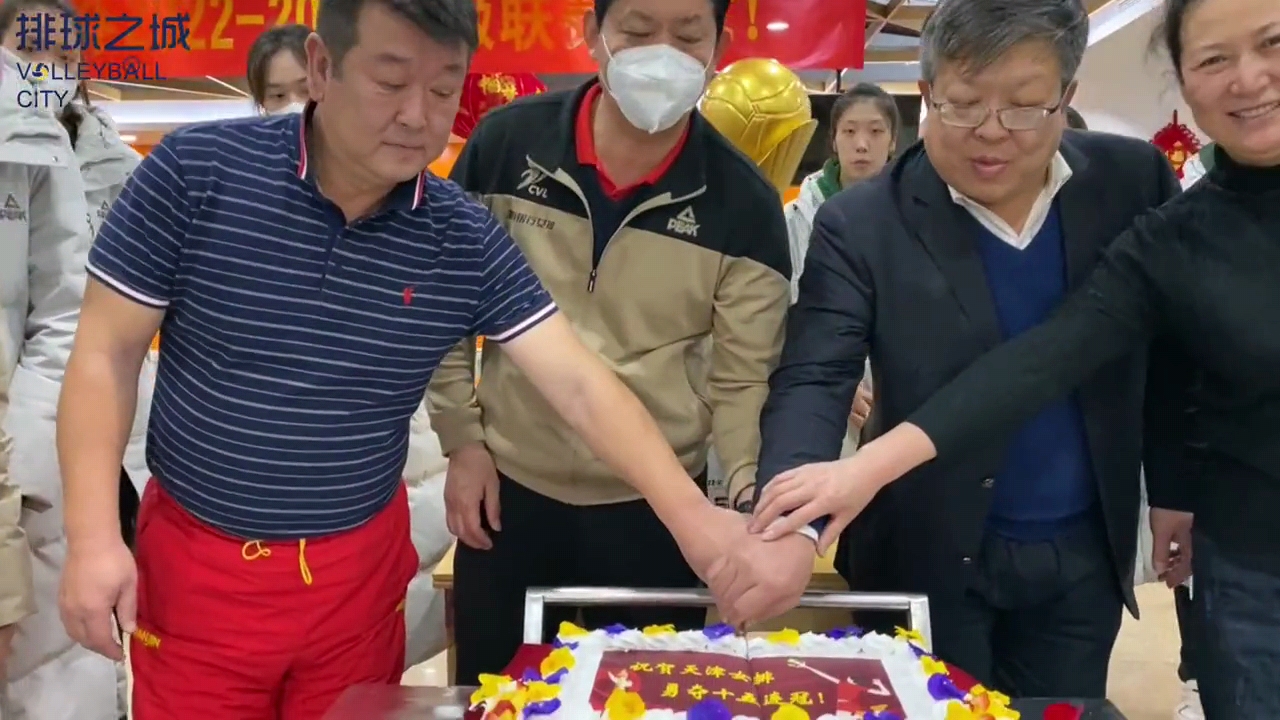 李盈莹等天津女排冠军成员凯旋受欢迎，王宝泉说出广大球迷心愿！