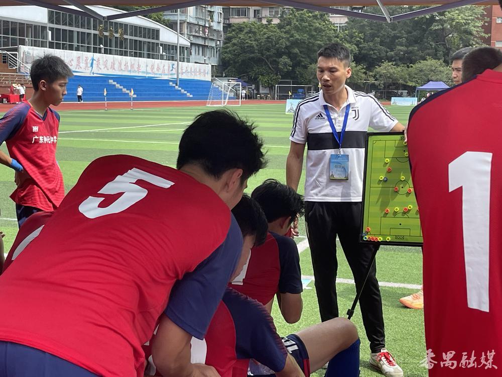 七年队史首冠问鼎总冠军,仲元中学勇夺亚军