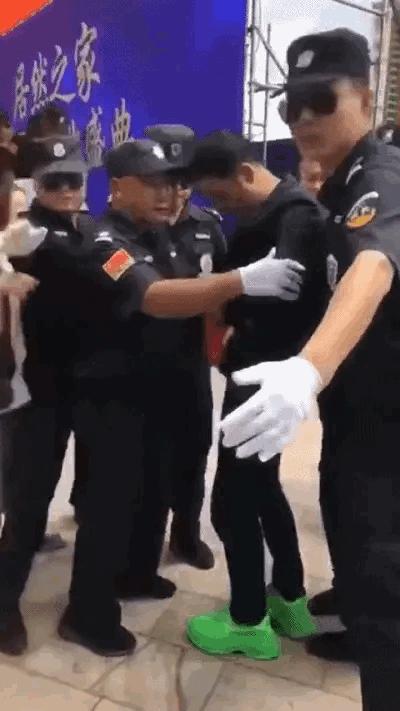 任达华买中山哪里的房子,任达华低调现身富人区看房