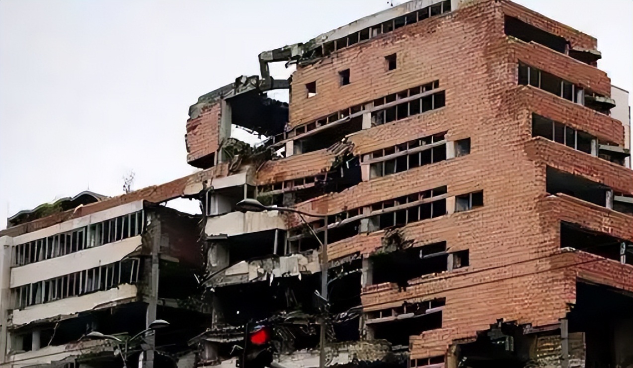 1999年中国大使馆被炸，北约发言人却叫嚣：打击是精准的、合理的