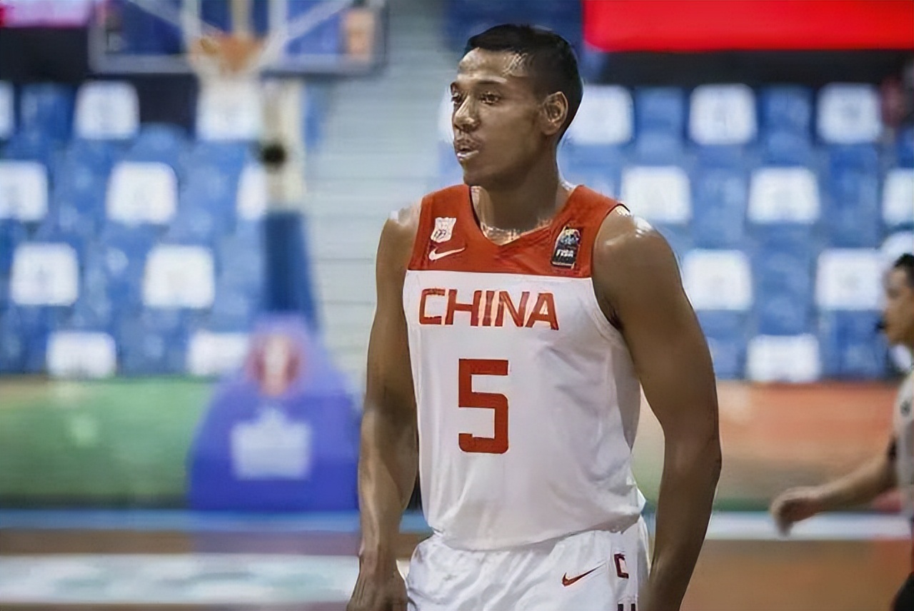 国家队生涯总共才拿5分！那是黑人混血祝铭震在国家队的记录