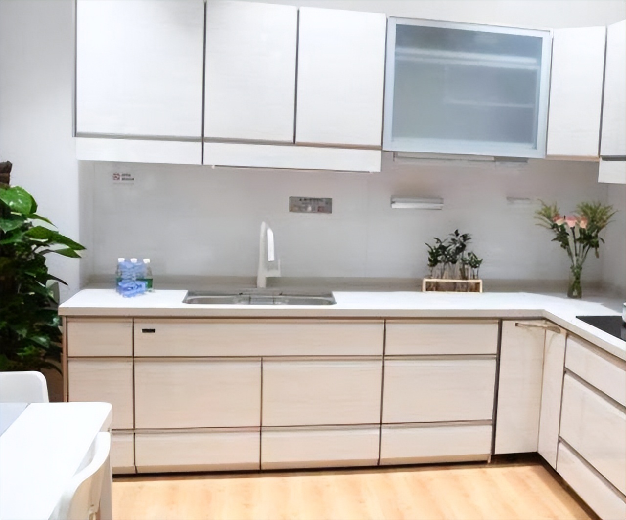 厨房墙面贴瓷砖前处理,厨房墙面瓷砖怎么贴最好打理