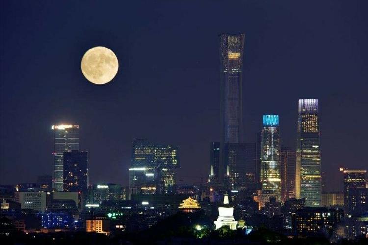 中秋共赏圆月的诗句,古今中外中秋咏月的古诗词有哪些