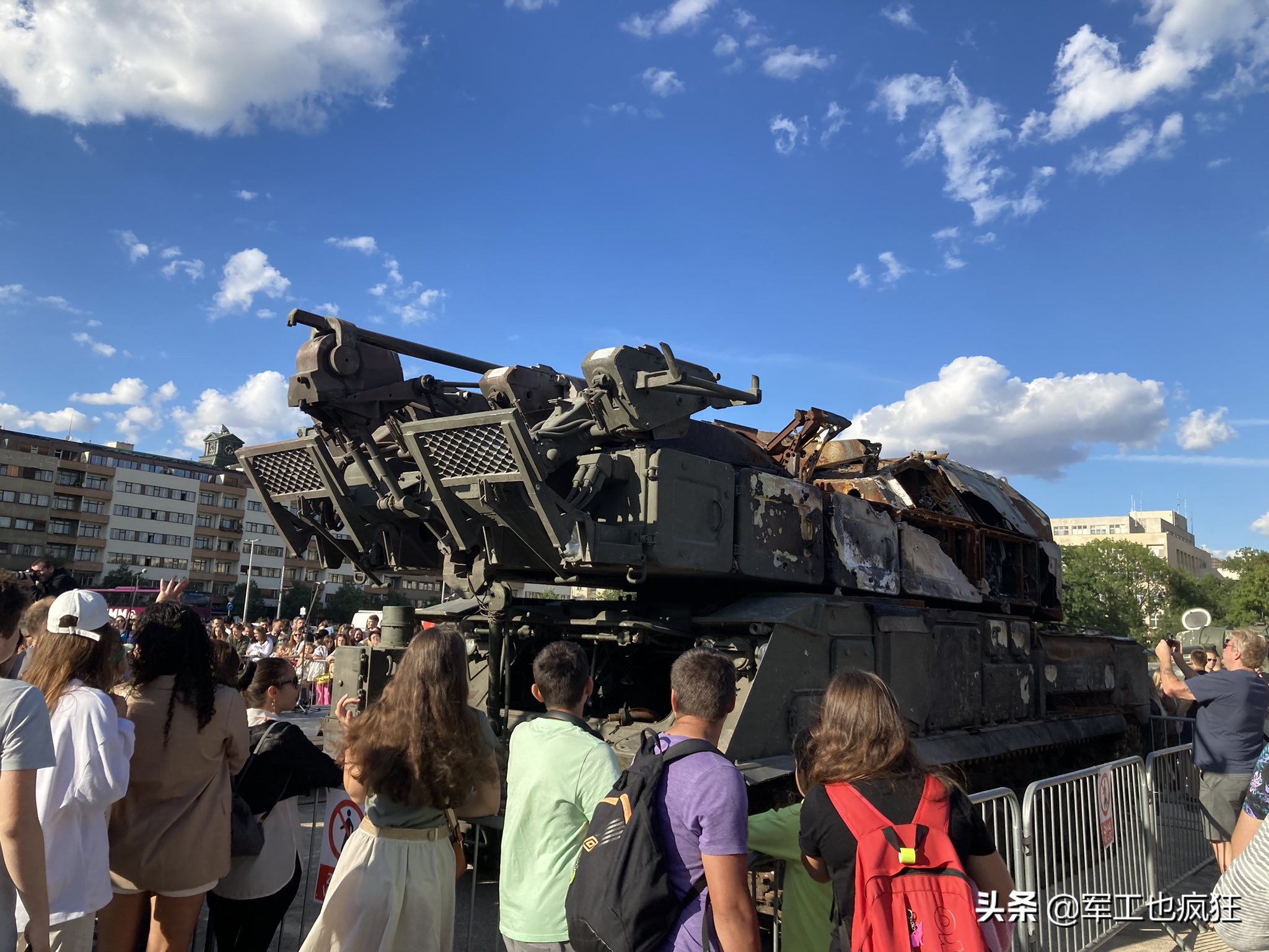 俄罗斯废旧*器武**在捷克展出，法国人意外躺枪遭鄙视