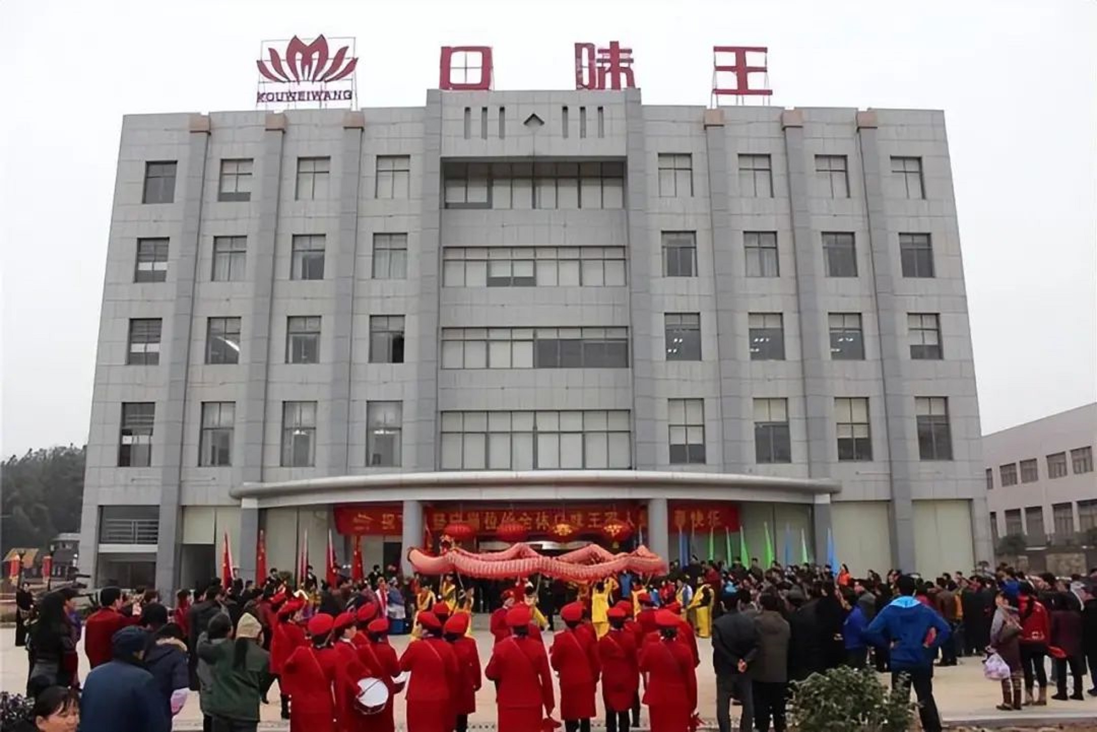 海南万宁第一大民企：力压椰树，老板14岁经商，靠槟榔年入几十亿