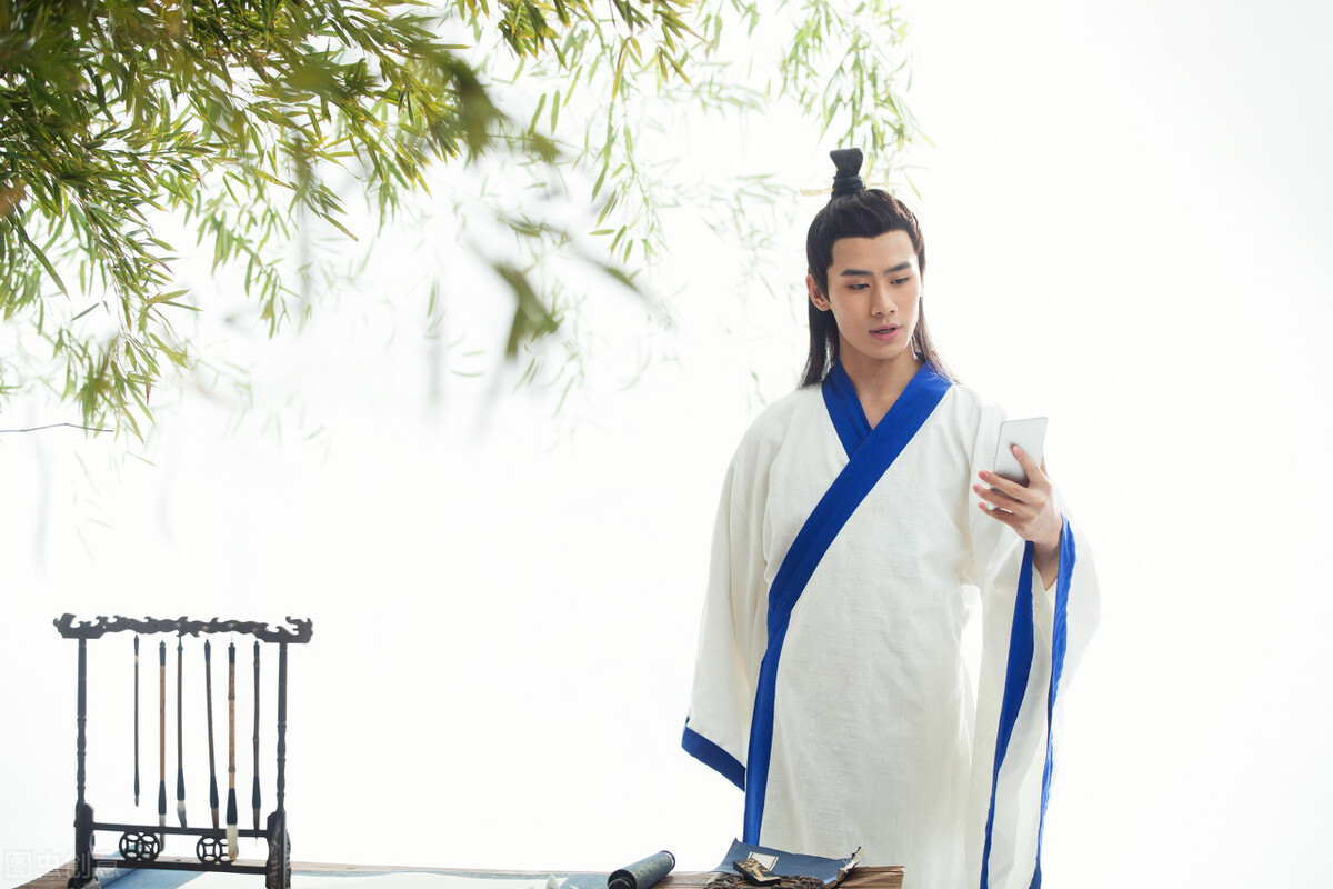 穷秀才阴差阳错,穷秀才遇见官差打美女