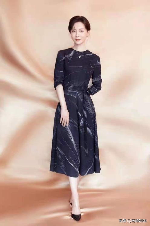 陈数秋冬穿衣搭配,明星穿搭碎花裙陈数