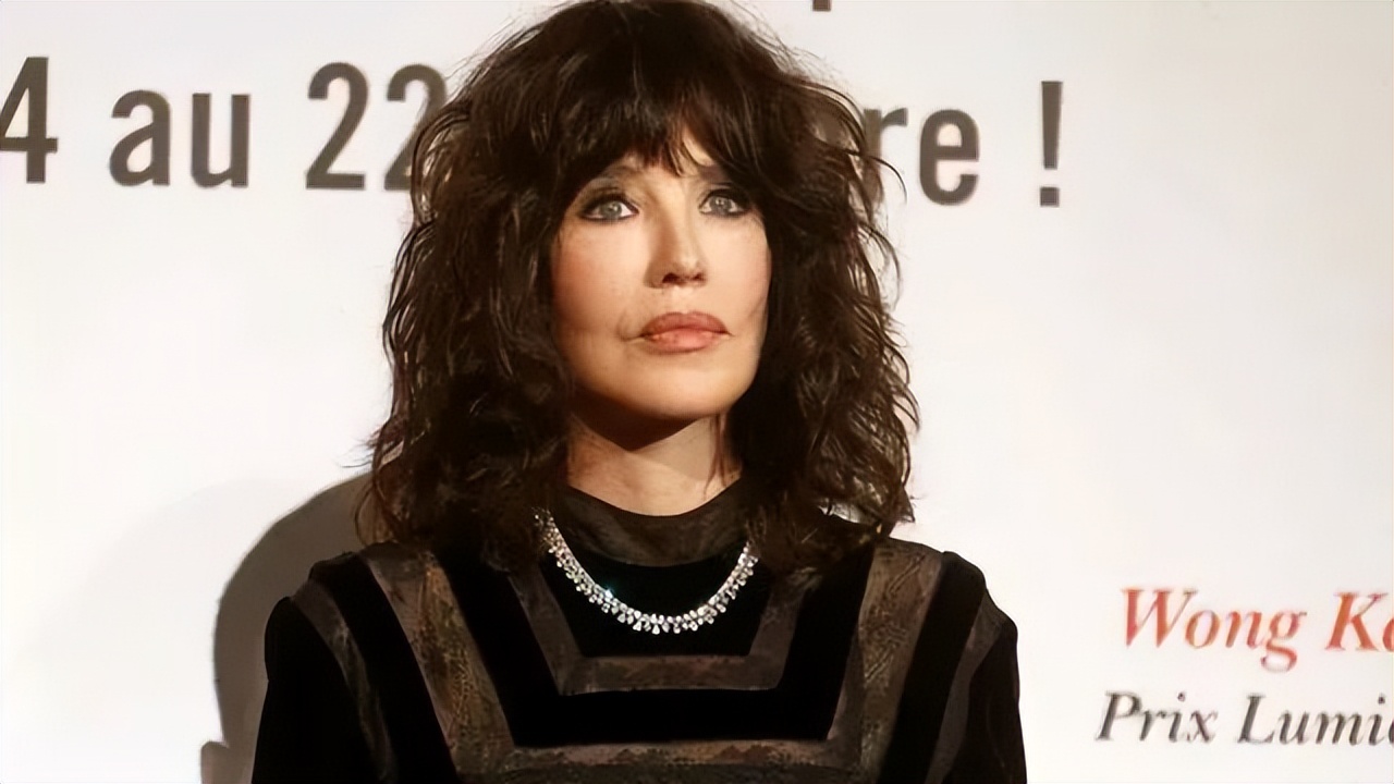 娶了巩俐的雅尔，曾有个漂亮的未婚妻，对方正是法国女神阿佳妮