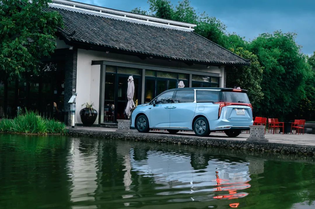 上汽大通mifa9上路实测,上汽大通mifa9用车体验