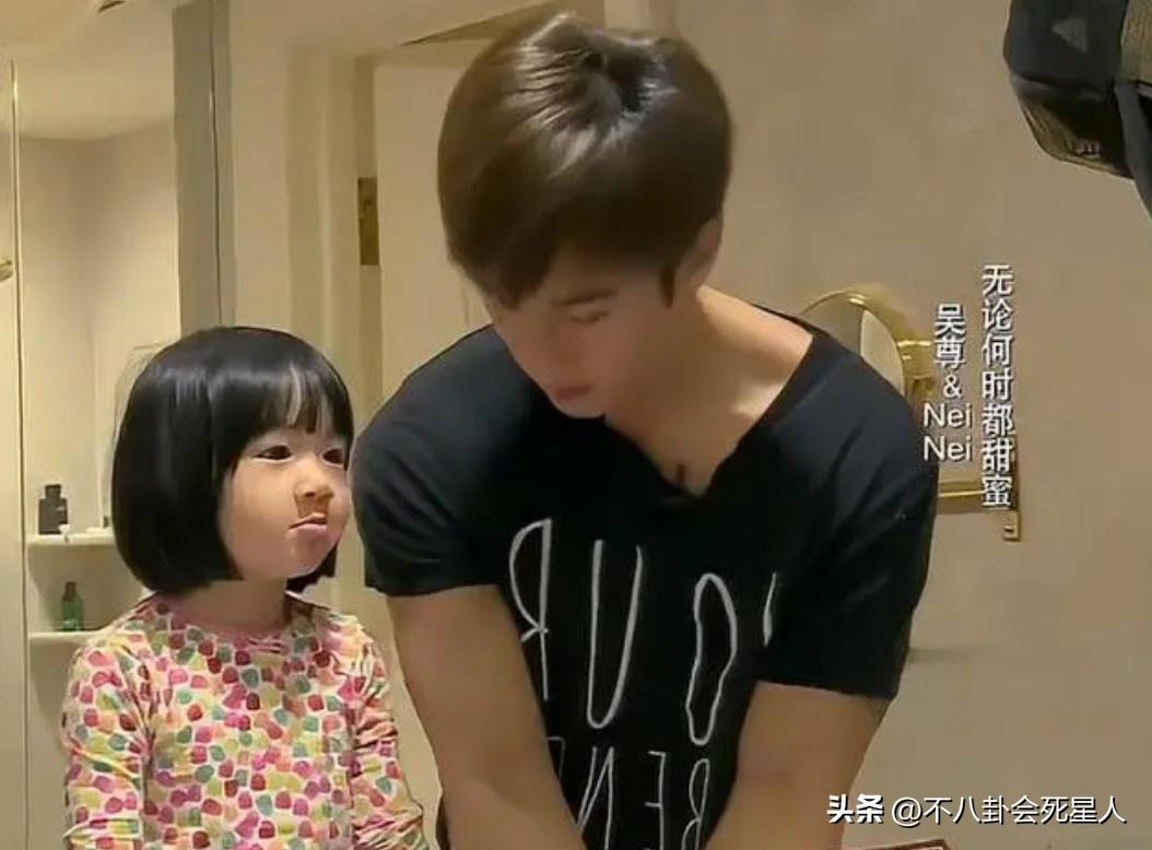 吴尊在自家豪宅为老婆与儿子庆祝,吴尊晒10岁女儿照片