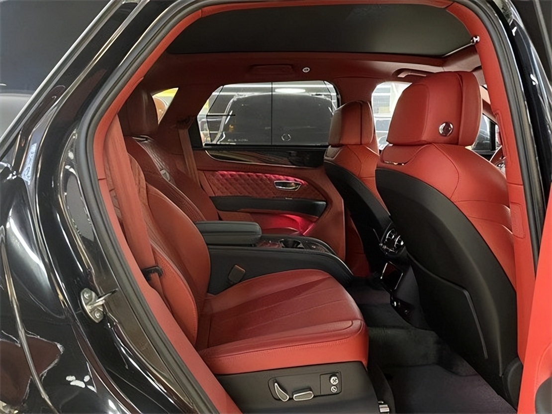 2016款宾利添越w12绿色firstedition,2021款全新宾利添越报价