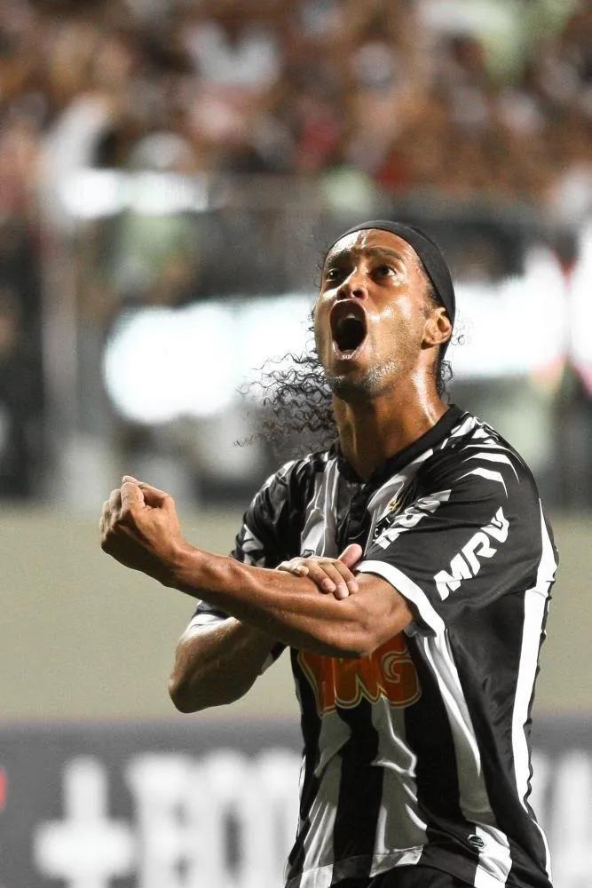 高清壁纸60帧竖屏足球,高清手机壁纸4k全屏无水印足球