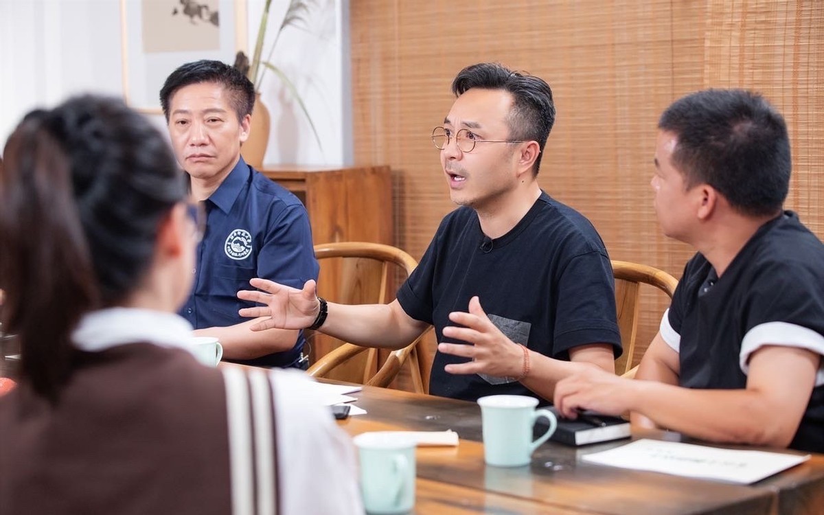 朱军正式复出,57岁朱军重返央视