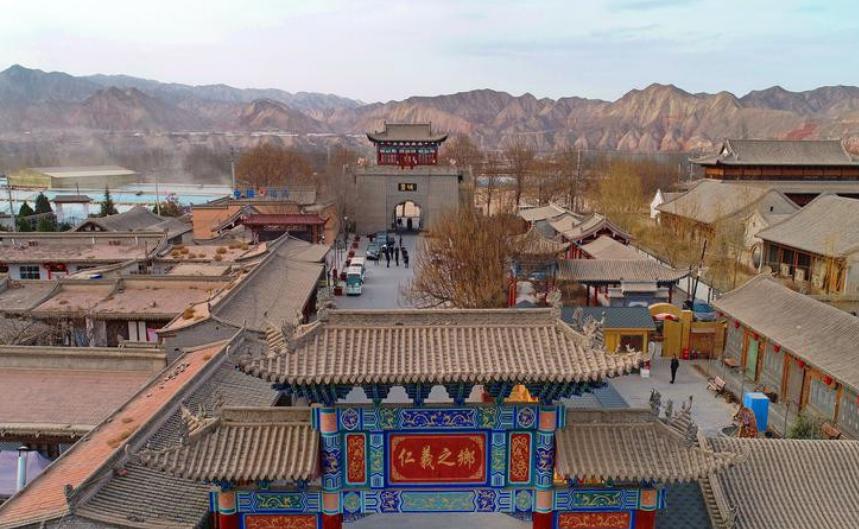 比年味谁更浓？谁能比得过花灯锦簇的栖云！