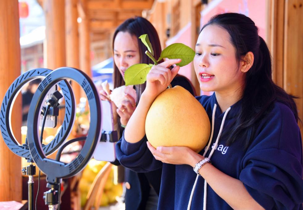 女主播卖隆胸产品被爆,女主播隆胸事件新闻