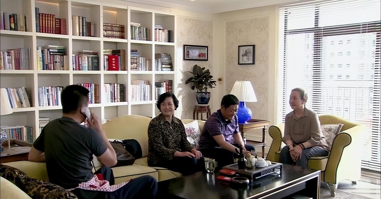 退休金被亲家盯上了？改口之后的真相让我感到心酸