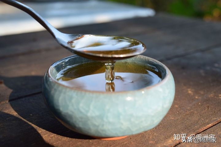 蜂蜜保质期多久保管方法,蜂蜜有保质期吗过期的蜂蜜能吃吗