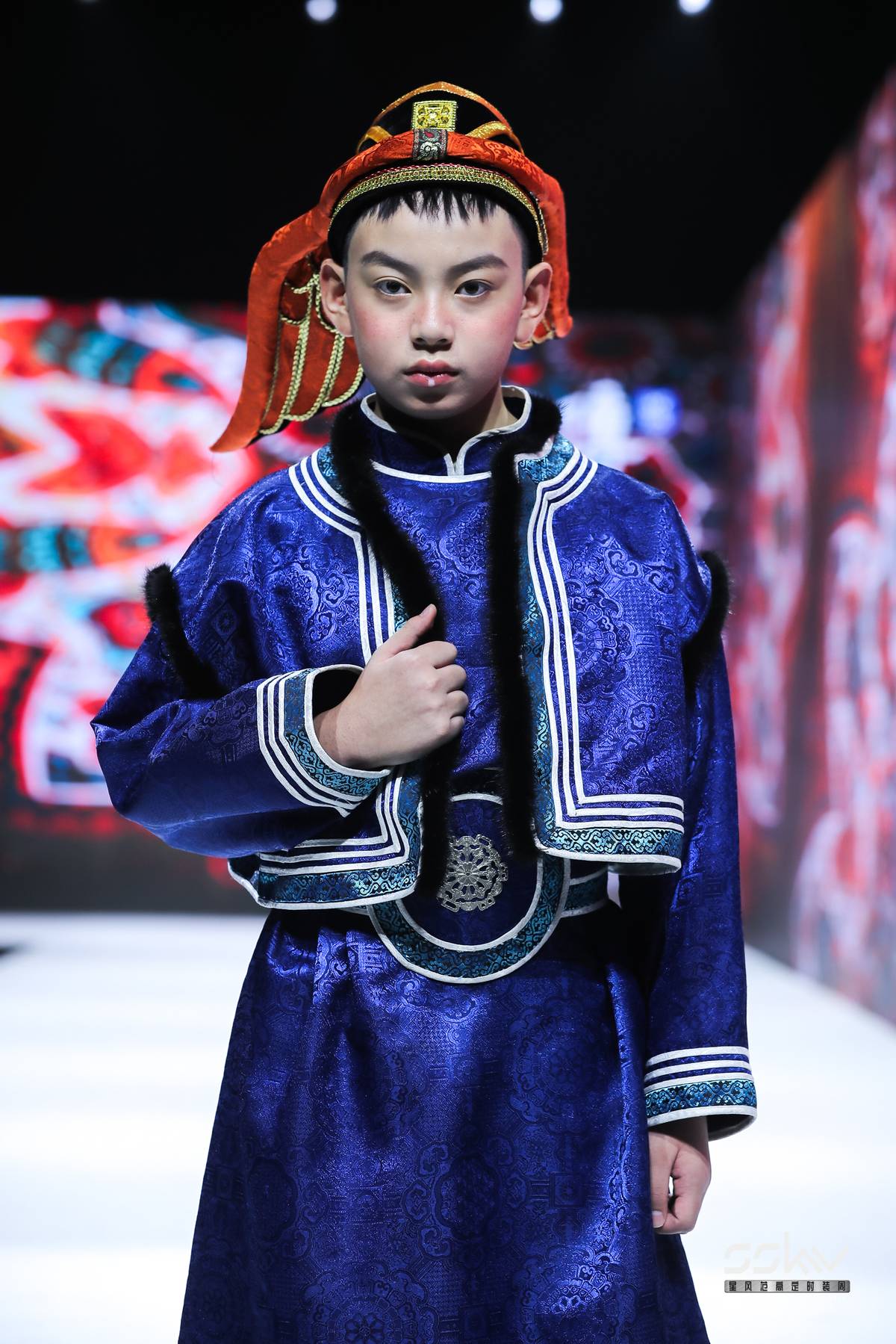 星风范高定时装周最耀眼小童星—叶康淇