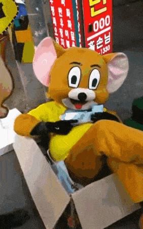 想穿这样的衣服还怕别人看见吗,穿这样的衣服出门真的不尴尬吗