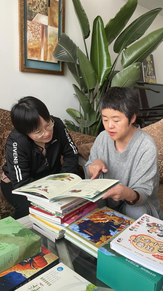 抖音电商图书达人：不希望你买很多书，但买了就要读