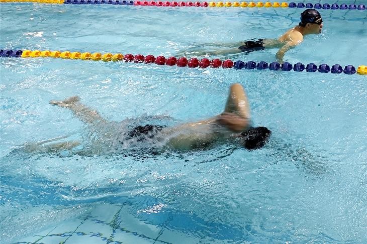 长期戴耳塞式耳机耳朵不舒服,戴耳机开始降噪耳朵不舒服