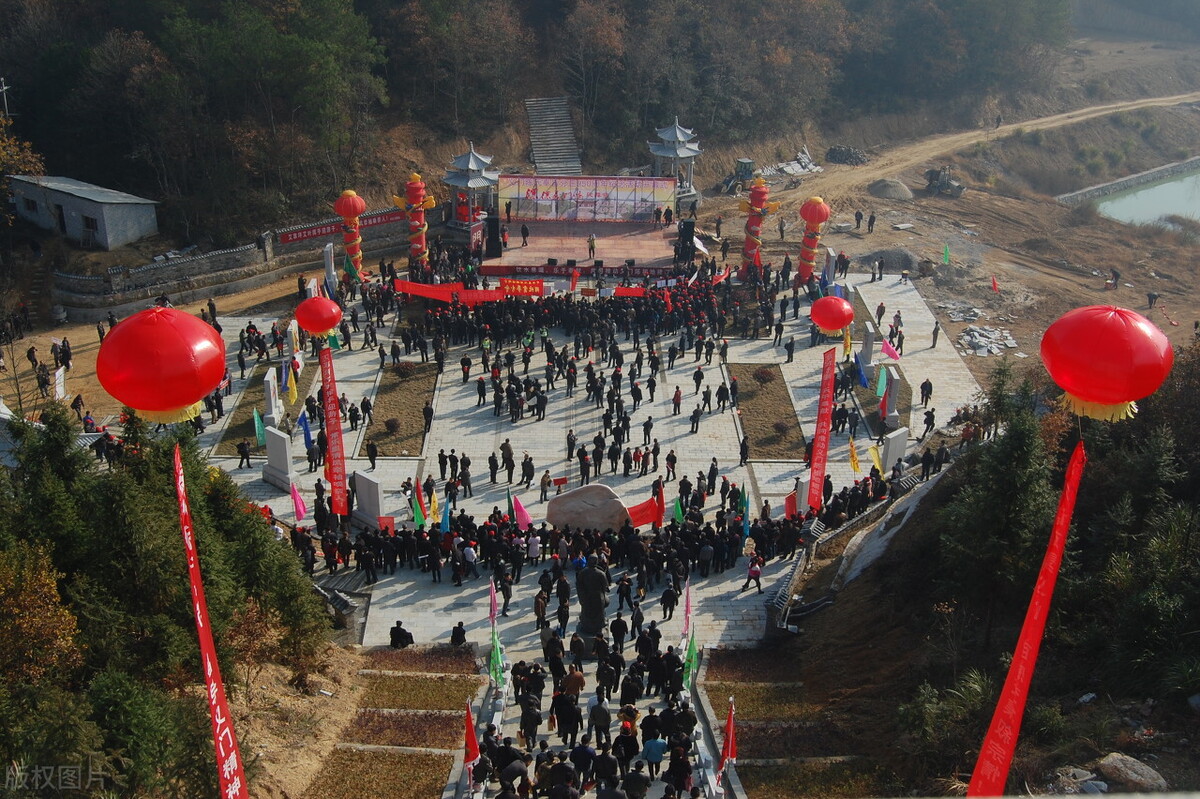 江西山村，18代人住一起，合炊300年不分家，如今亲戚遍天下