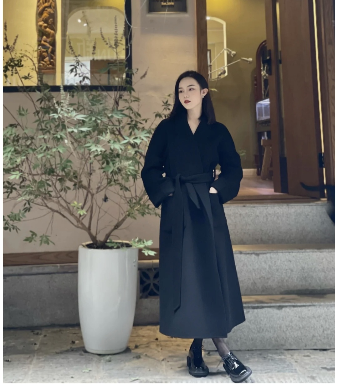 法国女人喜欢穿灰绿色的衣服,法国女人穿浴袍