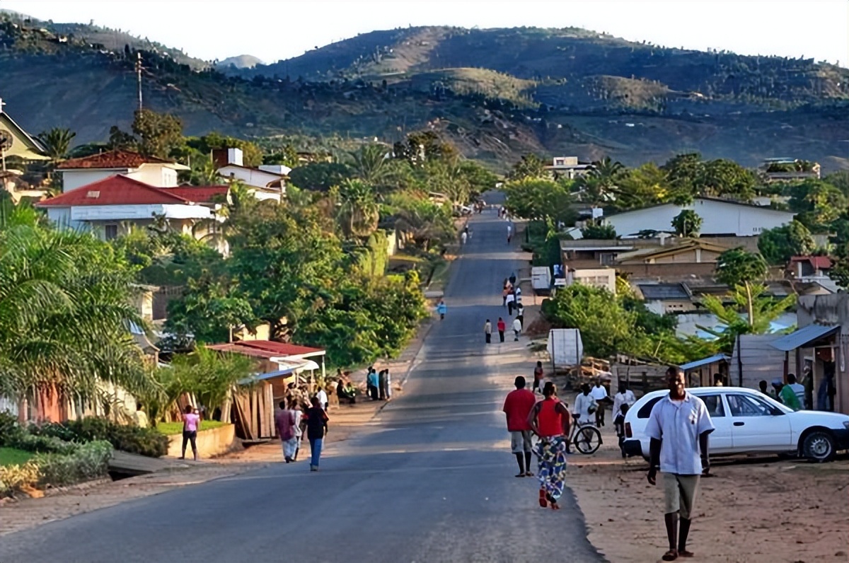 非洲国家布隆迪：禁止跑步，有自行车就是土豪，一把锄头就是彩礼
