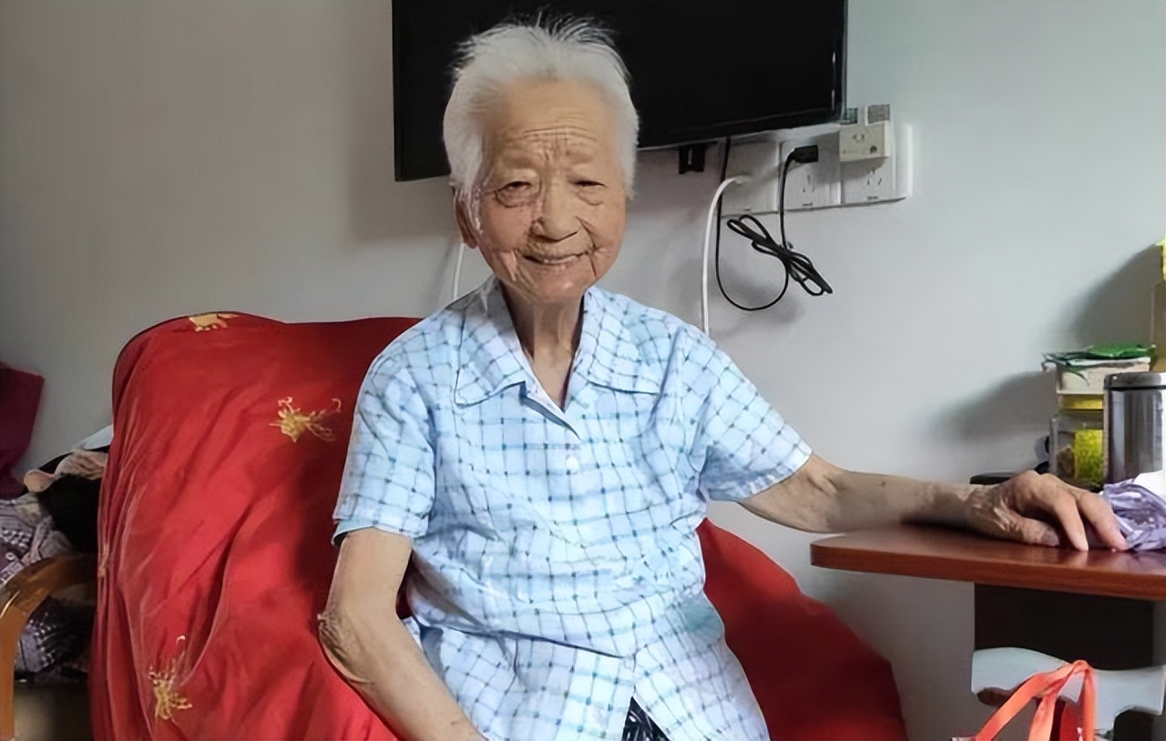 上海一群老人众筹买楼抱团养老,上海82岁老人卖掉房子租房养老