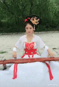 女生夏天穿靴子脚不臭吗,女生的脚和男生的脚哪个臭